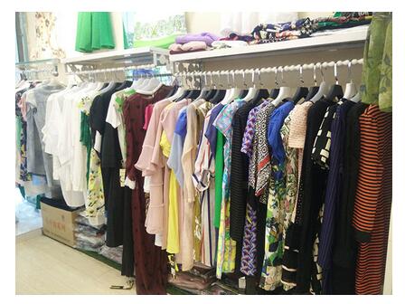 阿兰曼斯女装折扣店加盟指南 开启服装零售事业之门